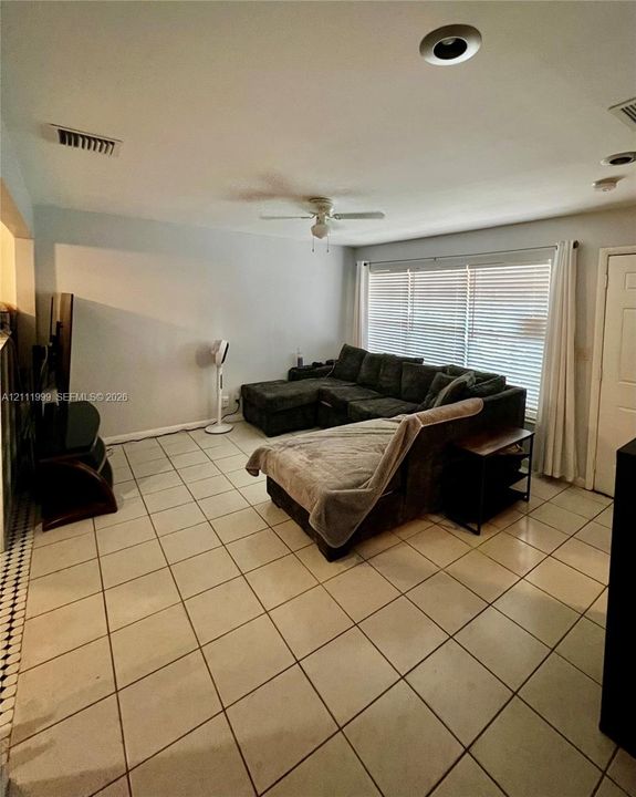For Rent: $1,895 (2 beds, 2 baths, 1000 Square Feet)