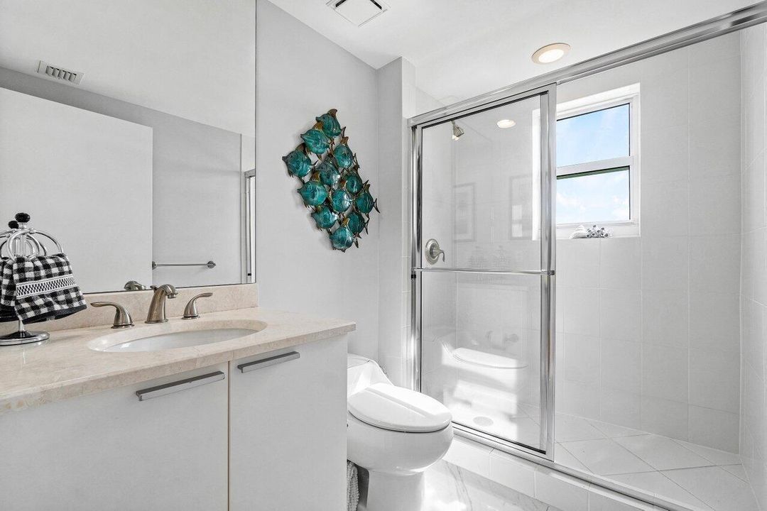 Guest bath #1 Full with views