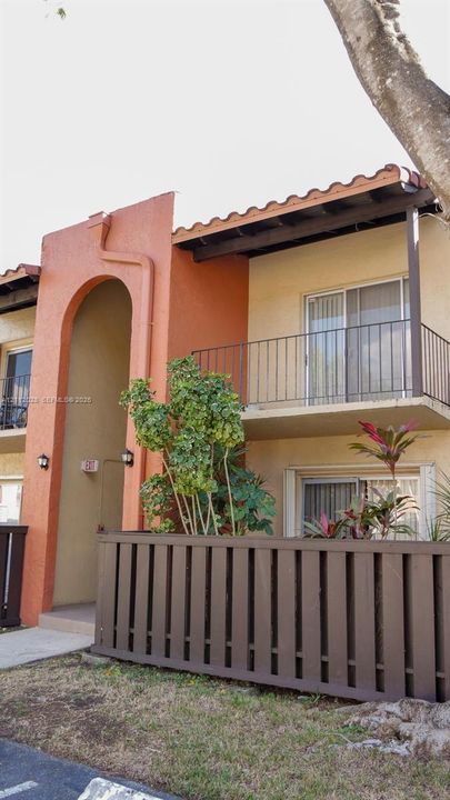 For Rent: $1,900 (1 beds, 1 baths, 615 Square Feet)