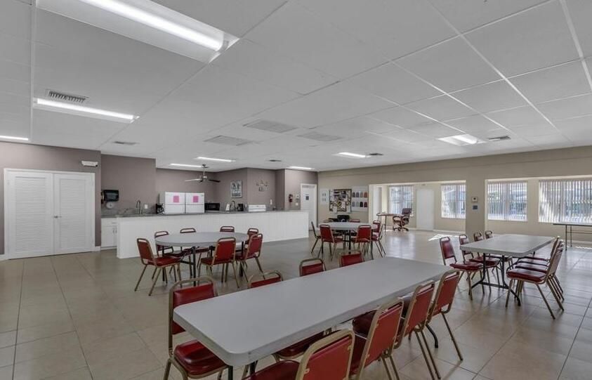 Mainlands 13 clubhouse interior1