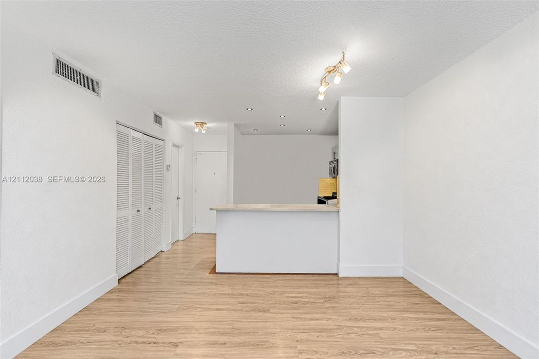 For Rent: $2,550 (1 beds, 1 baths, 792 Square Feet)
