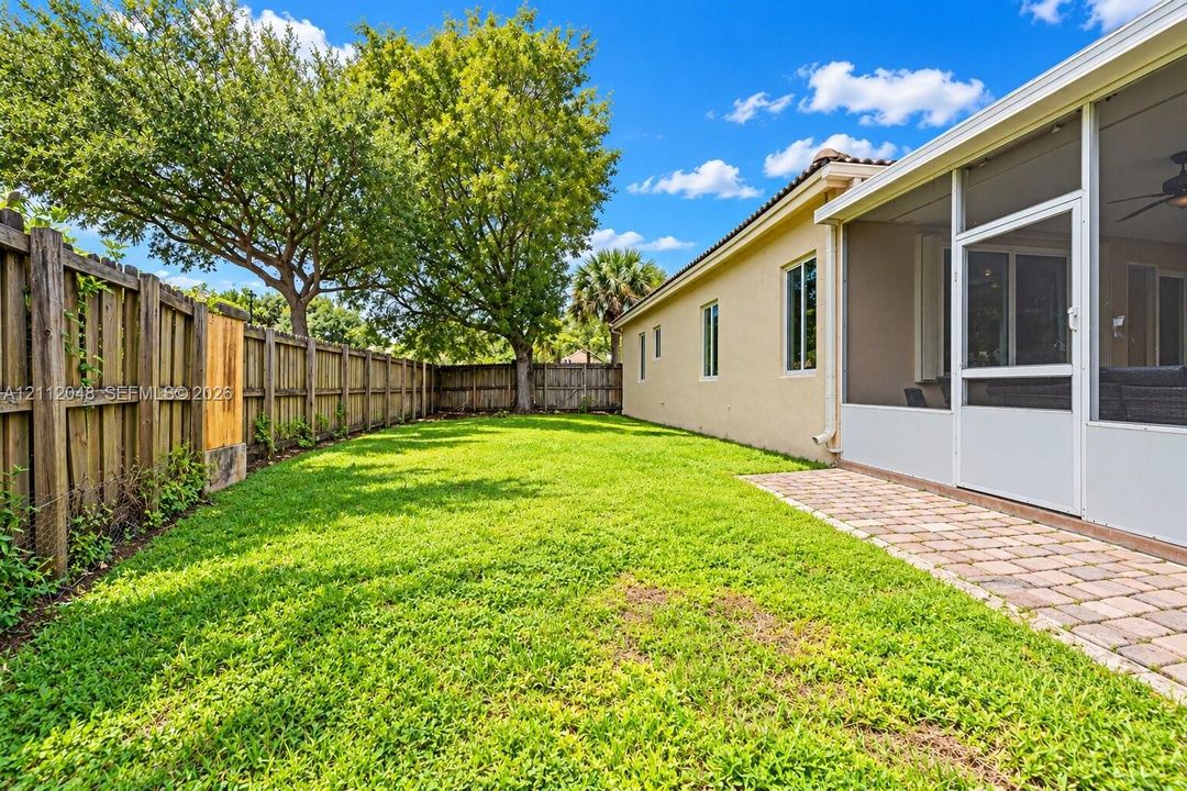出租: $3,200 (4 贝兹, 2 浴室, 1968 平方英尺)