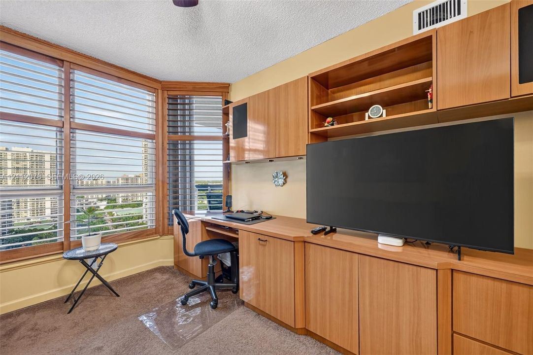 For Sale: $489,000 (2 beds, 2 baths, 1365 Square Feet)