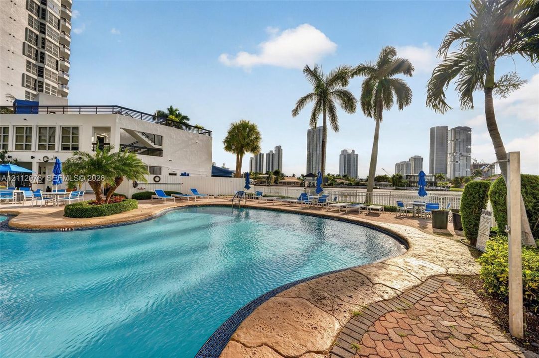 For Sale: $489,000 (2 beds, 2 baths, 1365 Square Feet)