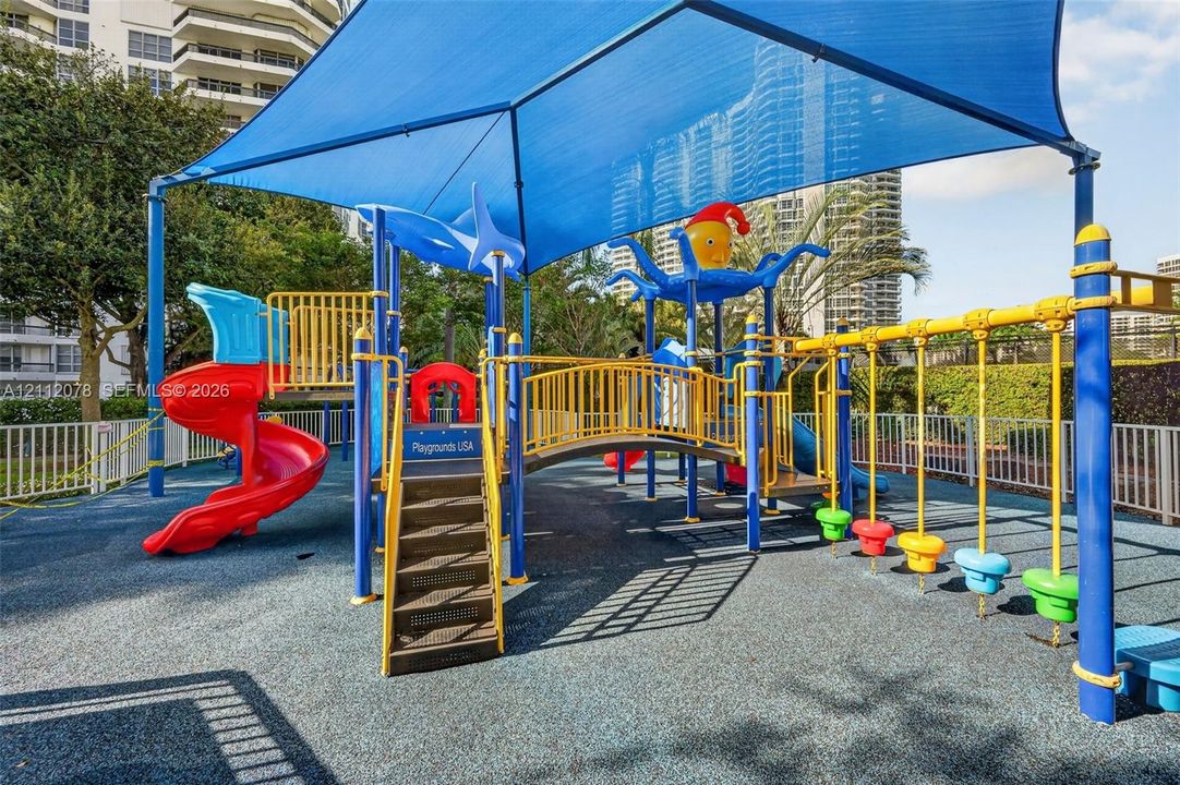 For Sale: $489,000 (2 beds, 2 baths, 1365 Square Feet)