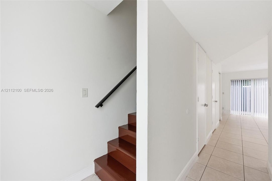 For Rent: $2,250 (2 beds, 1 baths, 1100 Square Feet)