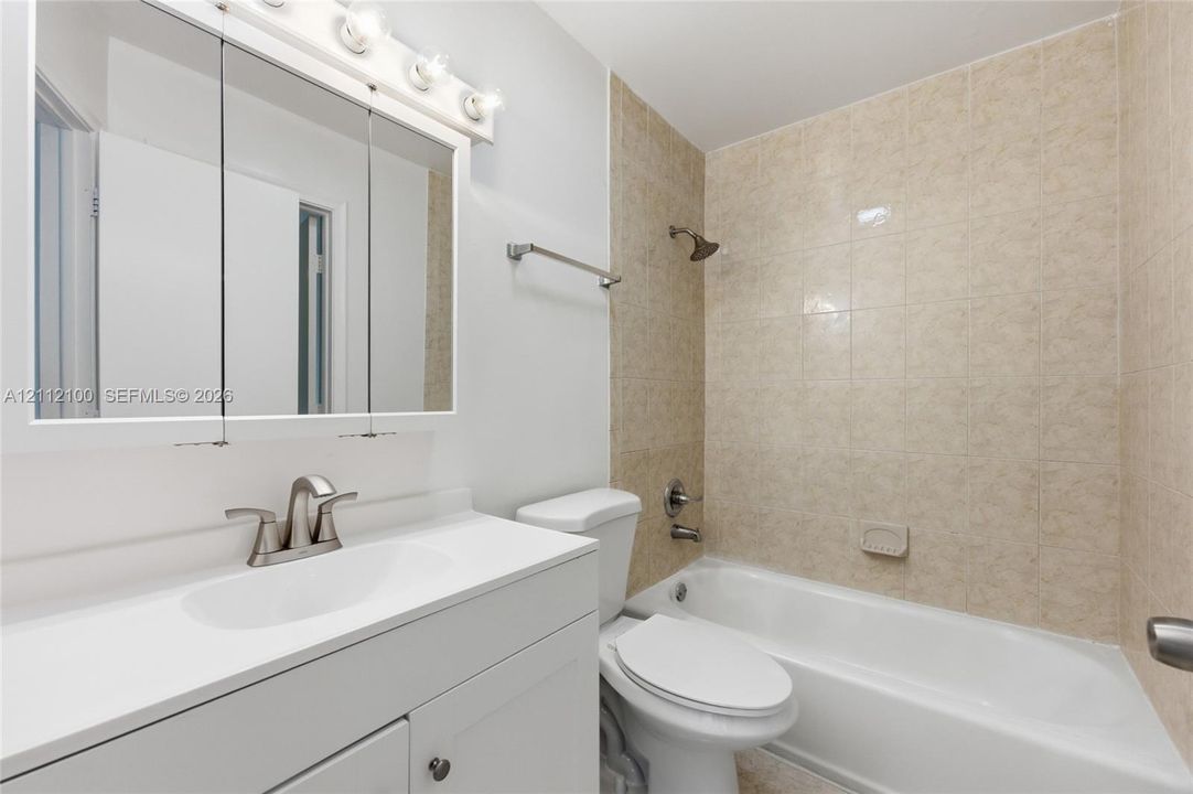 For Rent: $2,250 (2 beds, 1 baths, 1100 Square Feet)