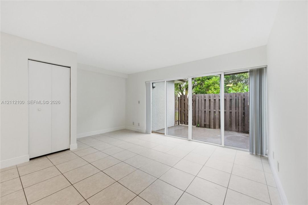 For Rent: $2,250 (2 beds, 1 baths, 1100 Square Feet)