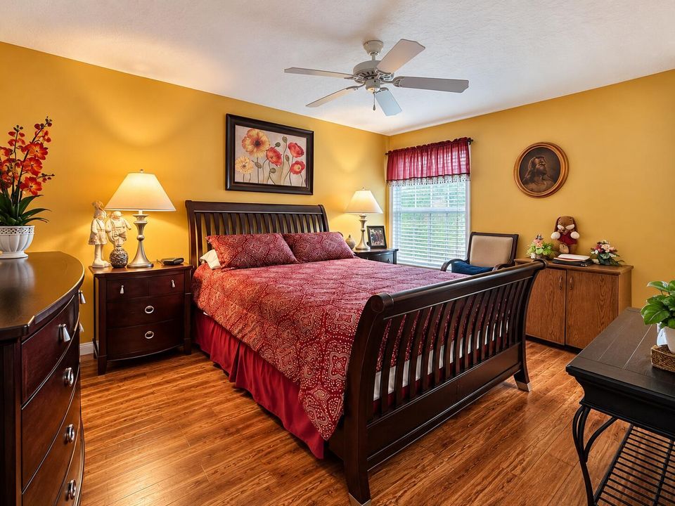 Cozy Traditional Bedroom Retreat