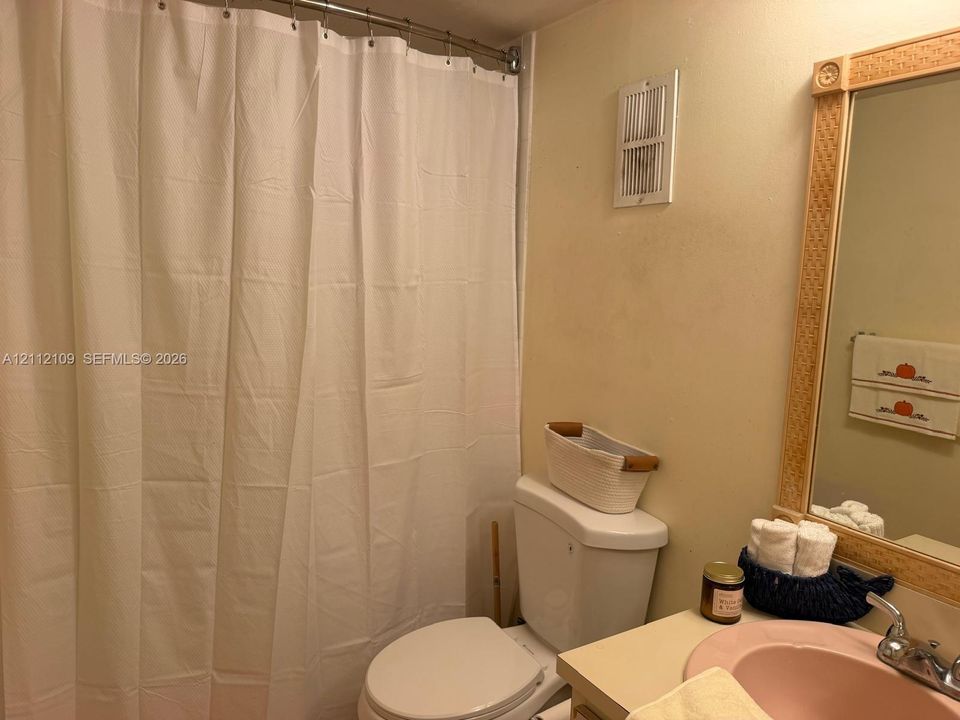 En Venta: $205,000 (2 camas, 2 baños, 832 Pies cuadrados)