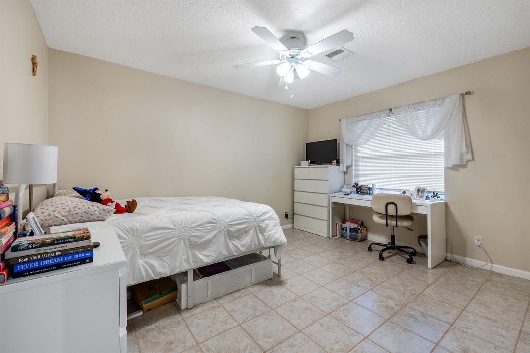 Secondary bedroom