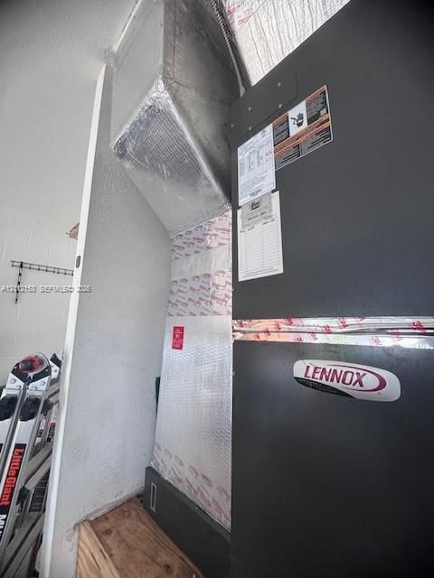 Lennox HVAC system featuring insulated metallic ductwork