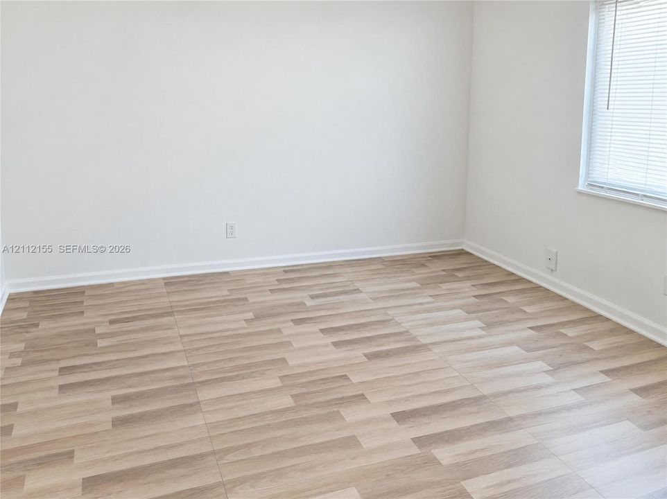 На продажу: $295,000 (4 спален, 2 ванн, 1865 Квадратных фут)