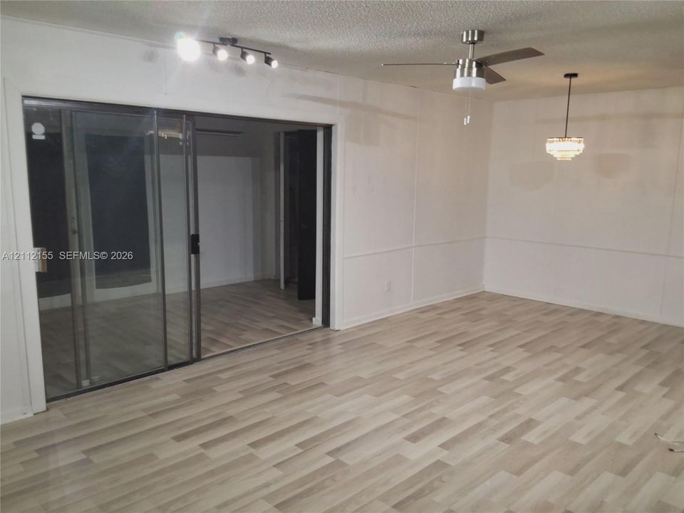 На продажу: $295,000 (4 спален, 2 ванн, 1865 Квадратных фут)