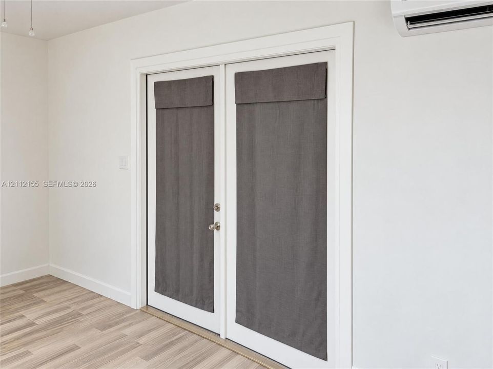 На продажу: $295,000 (4 спален, 2 ванн, 1865 Квадратных фут)