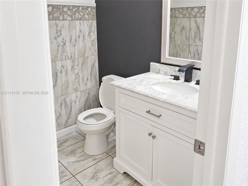 На продажу: $295,000 (4 спален, 2 ванн, 1865 Квадратных фут)