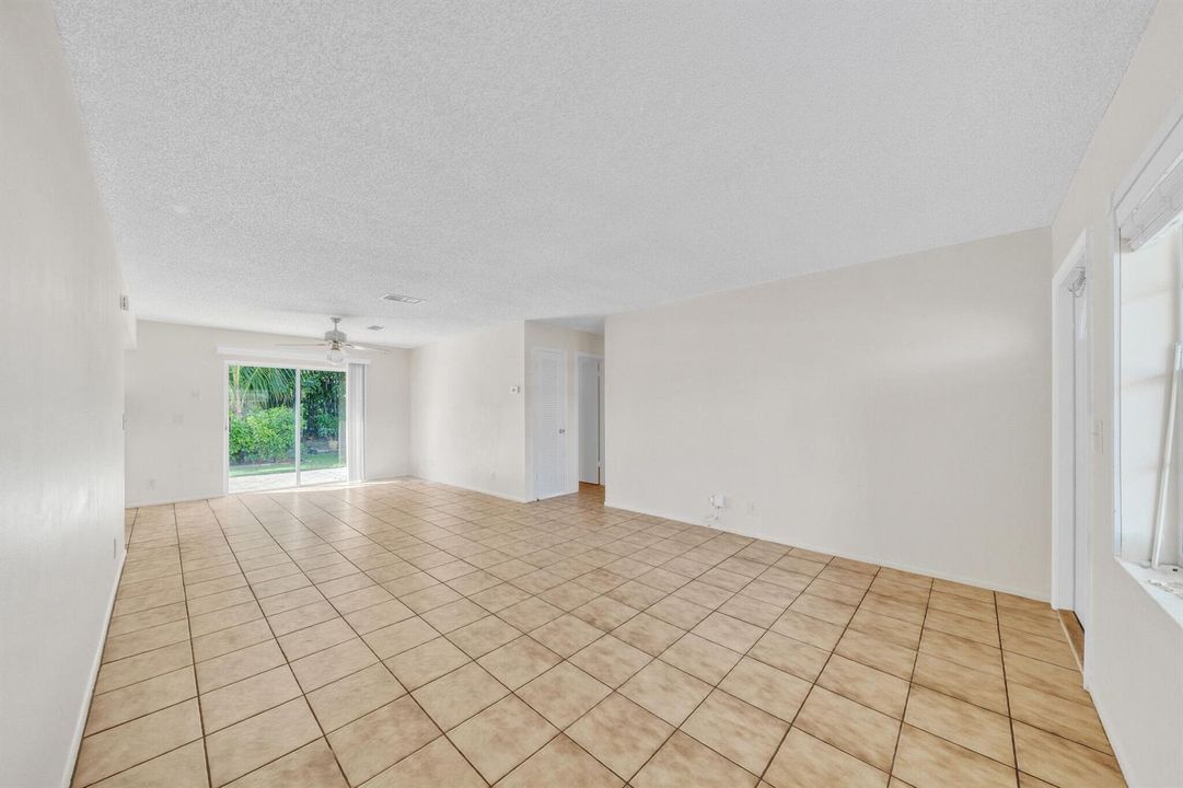 4 Living Area