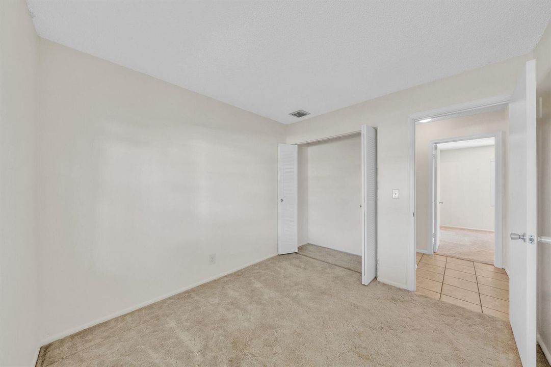 18 Guest Bedroom A (3)