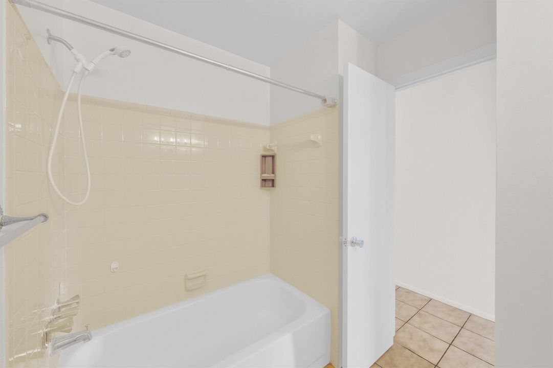 20 Guest Bathroom (2)