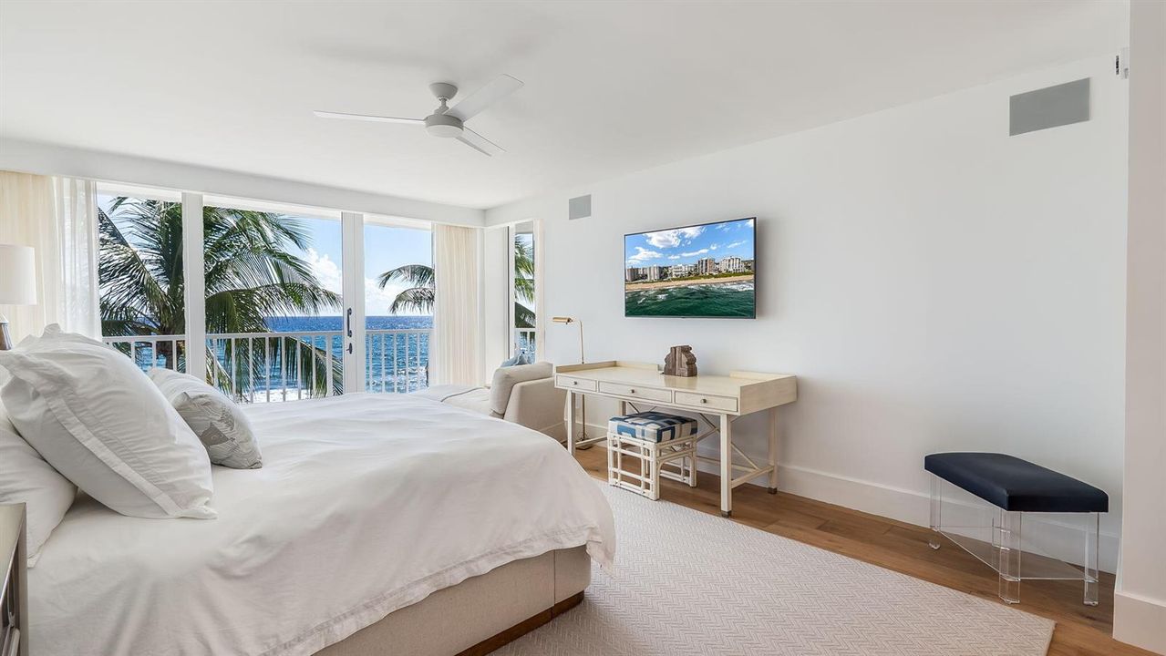 Primary Suite-DIRECT oceanfront