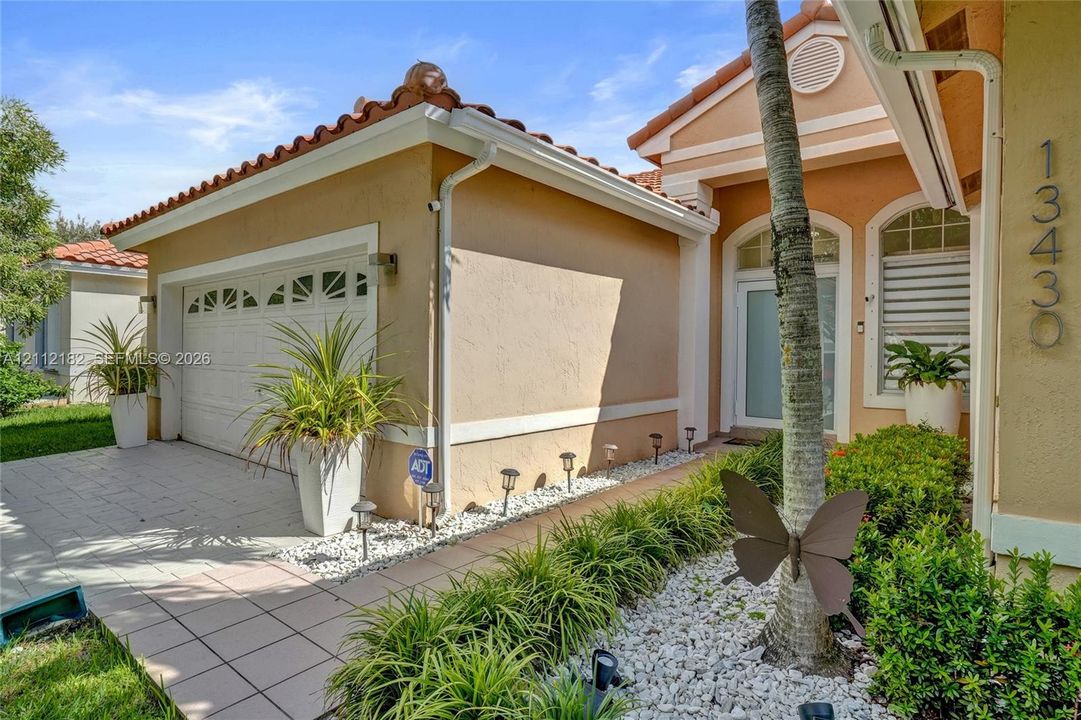 For Rent: $4,500 (5 beds, 3 baths, 2607 Square Feet)