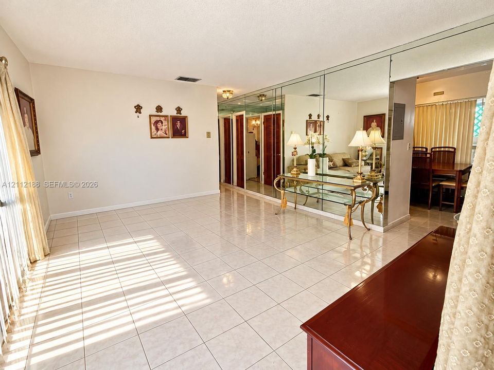 For Sale: $595,000 (2 beds, 1 baths, 1231 Square Feet)