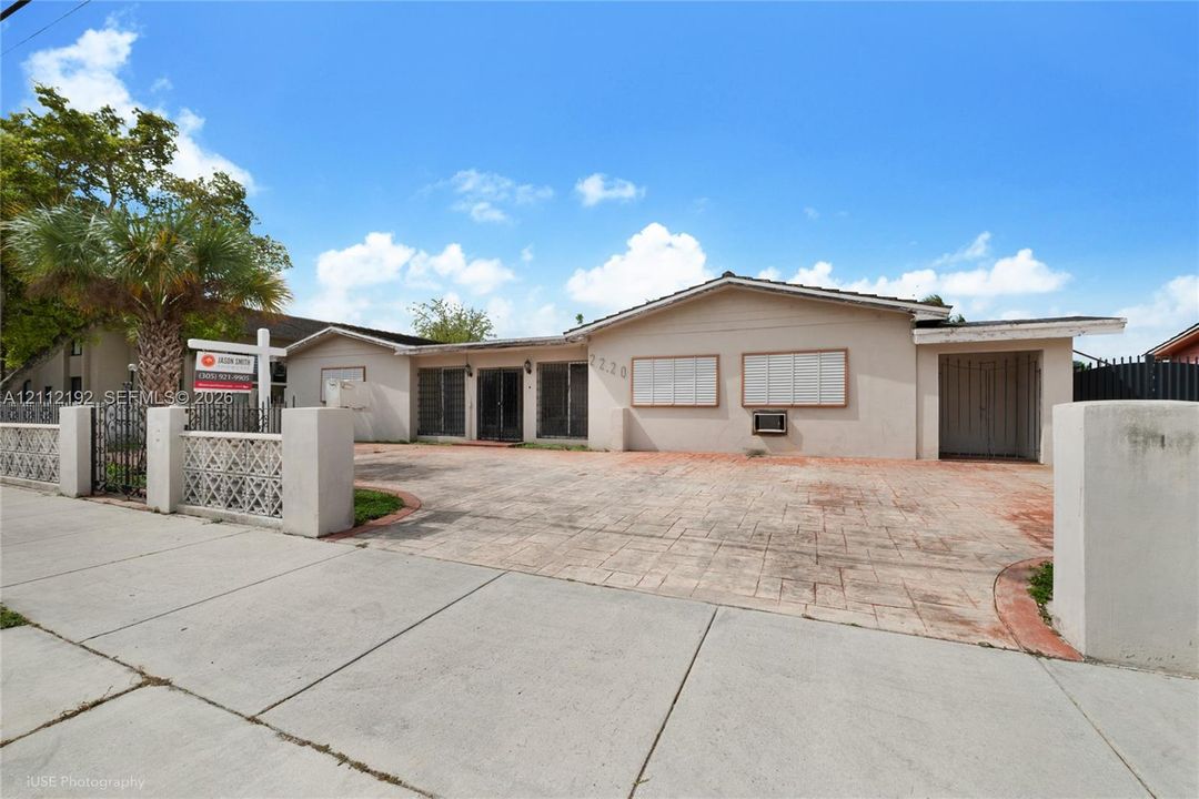 For Sale: $850,000 (3 beds, 2 baths, 2577 Square Feet)