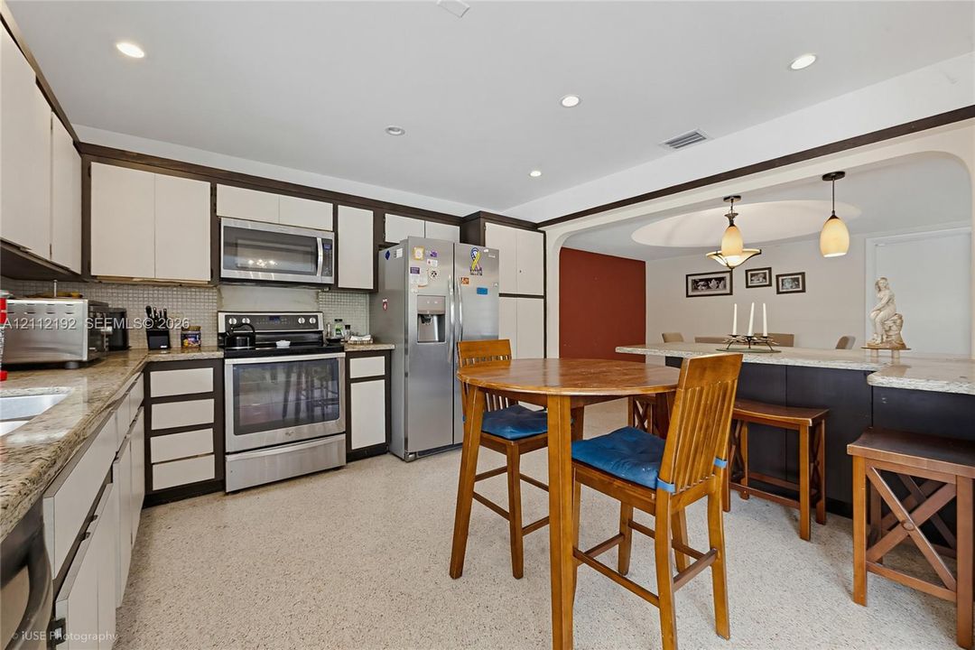 For Sale: $850,000 (3 beds, 2 baths, 2577 Square Feet)