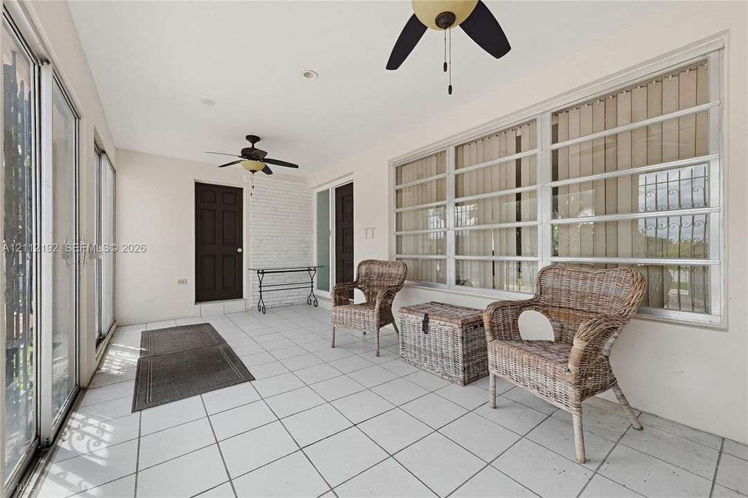 For Sale: $850,000 (3 beds, 2 baths, 2577 Square Feet)