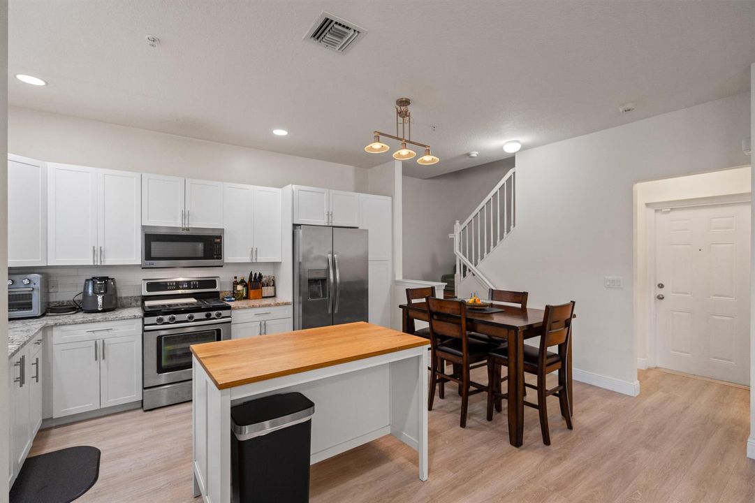 Kitchen/Dining Area