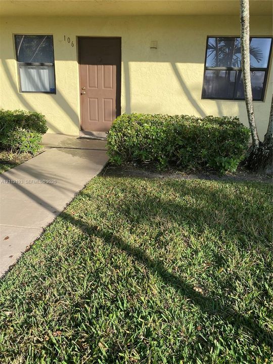 For Rent: $2,100 (2 beds, 2 baths, 810 Square Feet)