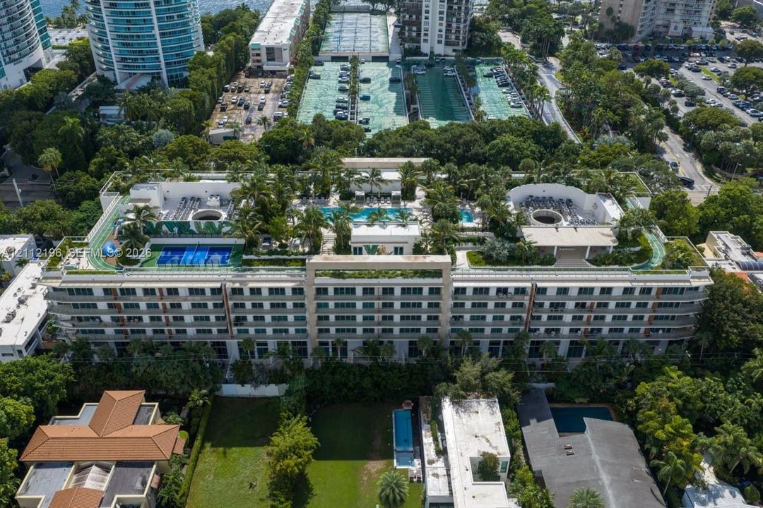 For Rent: $8,900 (1 beds, 2 baths, 1038 Square Feet)