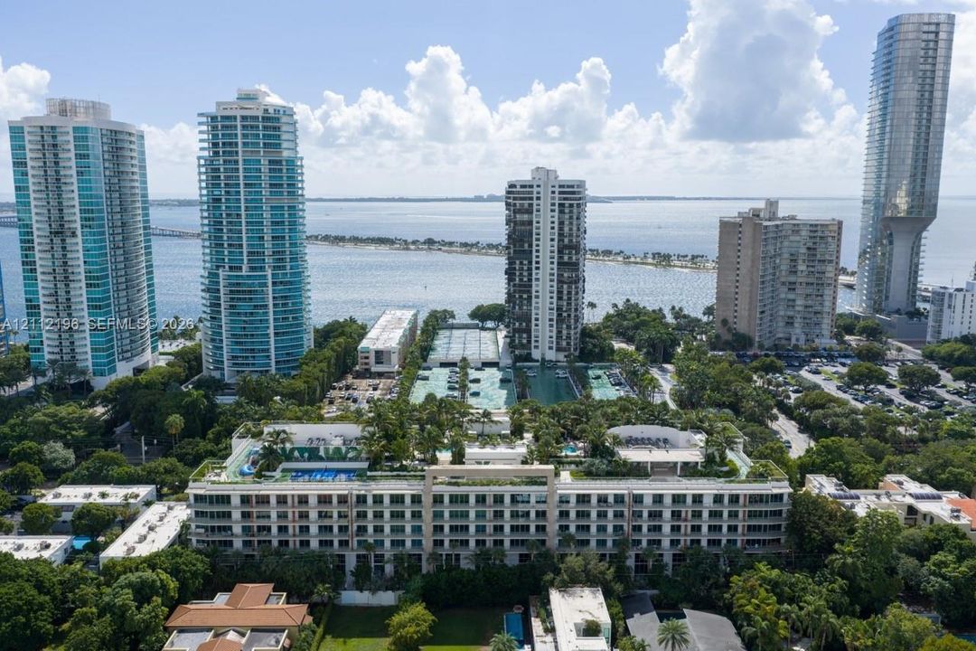 For Rent: $8,900 (1 beds, 2 baths, 1038 Square Feet)
