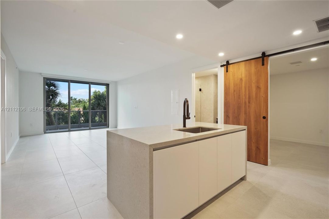 For Rent: $8,900 (1 beds, 2 baths, 1038 Square Feet)