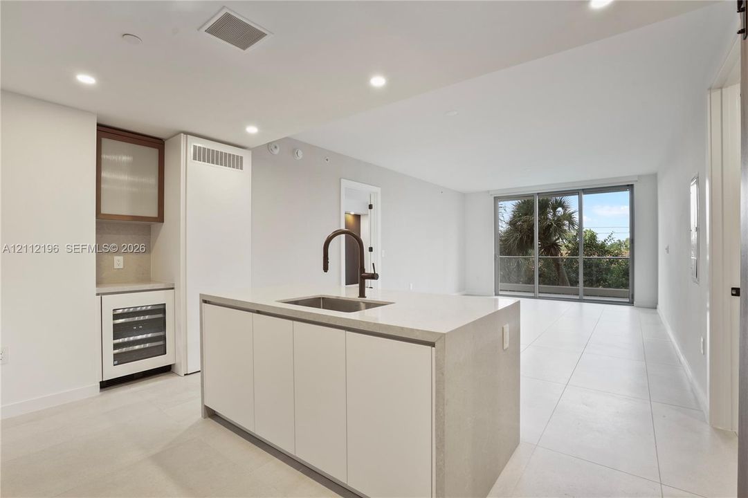For Rent: $8,900 (1 beds, 2 baths, 1038 Square Feet)