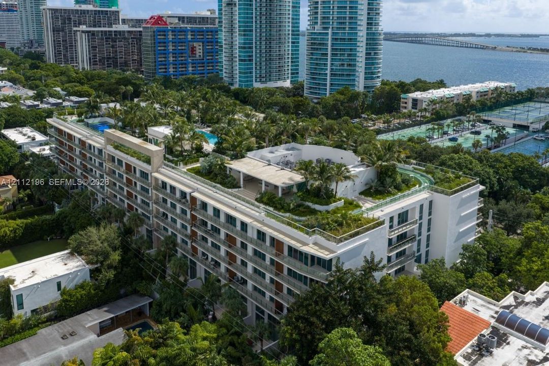 For Rent: $8,900 (1 beds, 2 baths, 1038 Square Feet)