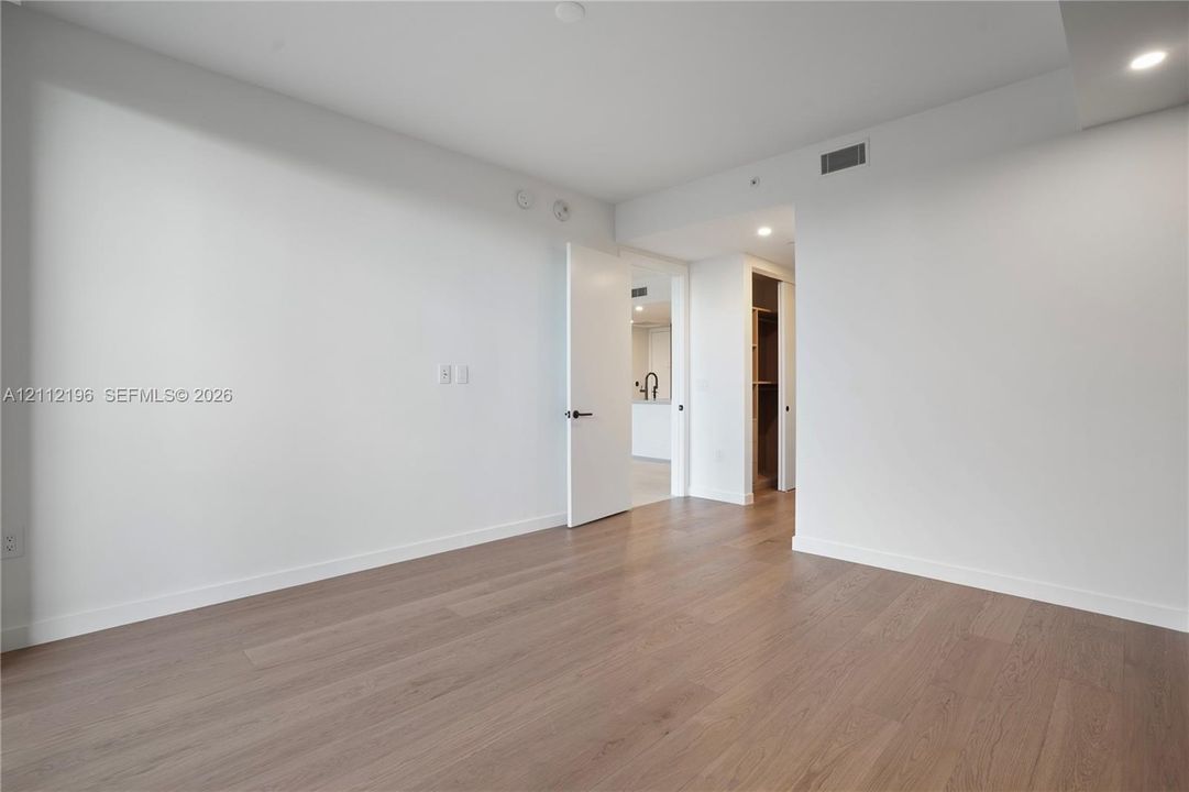 For Rent: $8,900 (1 beds, 2 baths, 1038 Square Feet)