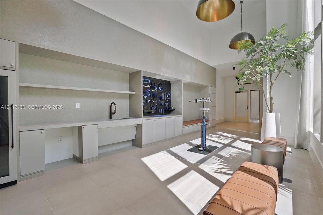 For Rent: $8,900 (1 beds, 2 baths, 1038 Square Feet)