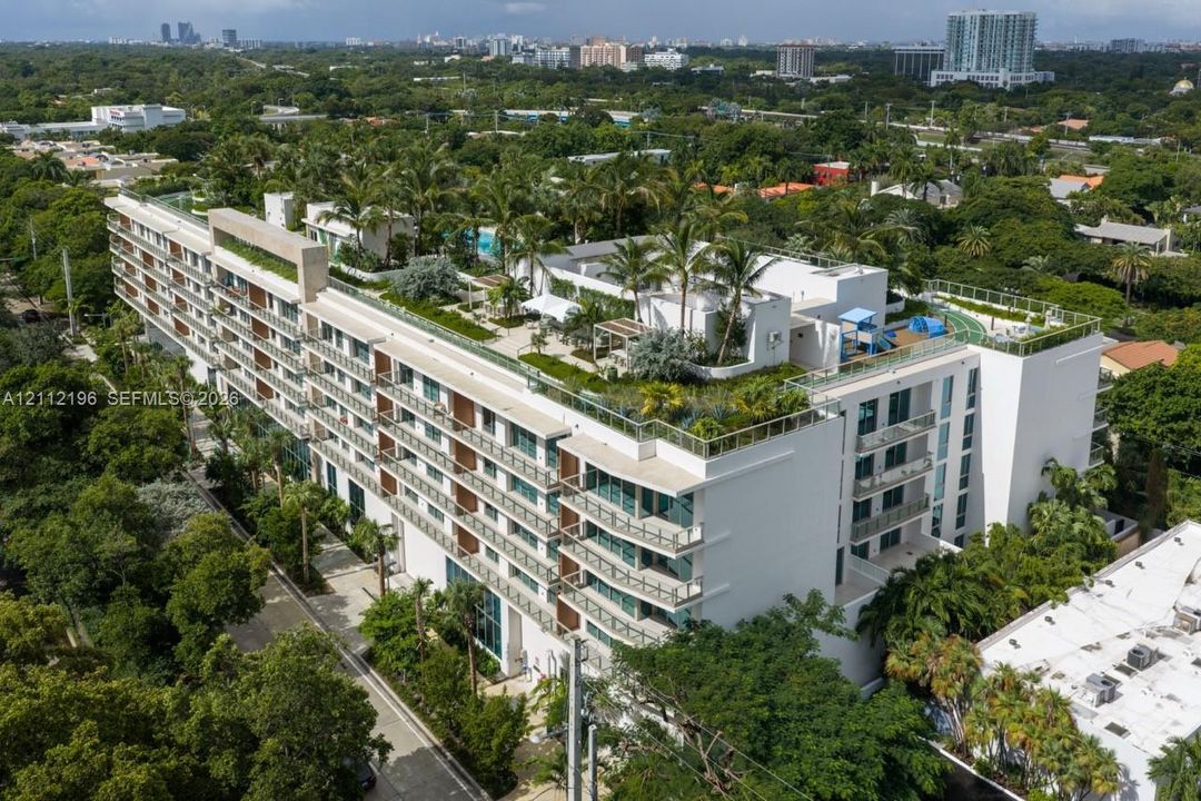 For Rent: $8,900 (1 beds, 2 baths, 1038 Square Feet)
