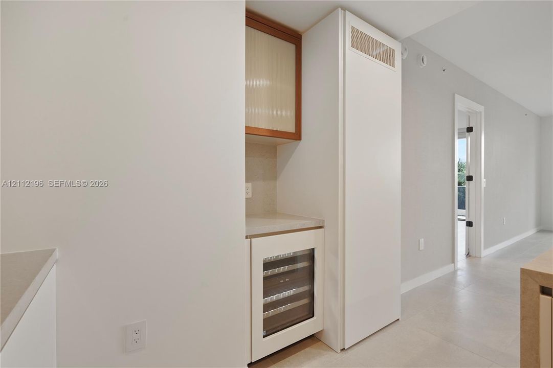 For Rent: $8,900 (1 beds, 2 baths, 1038 Square Feet)