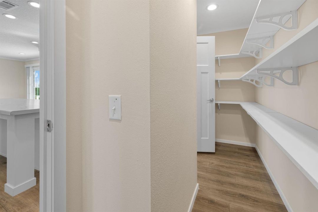 48-web-or-mls-16918 Property-44