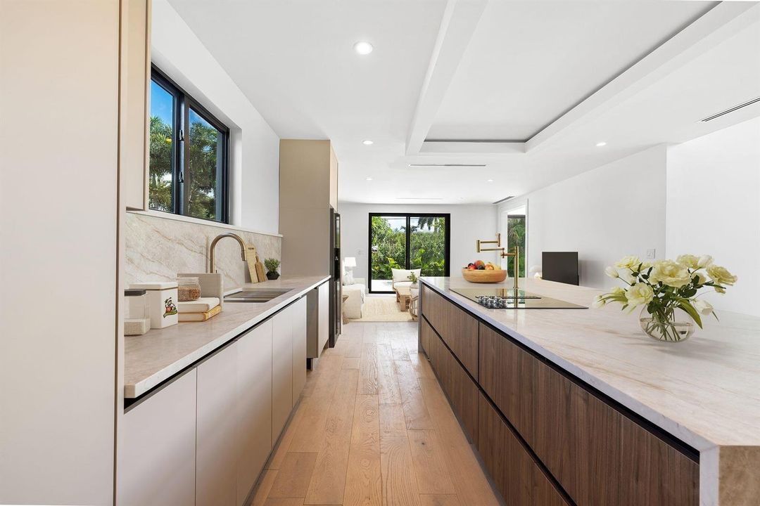 24-Kitchen 3 %2B Living_-web