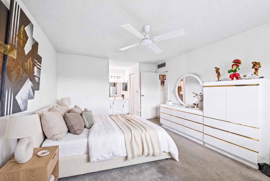 20261022 - 6260 South Falls Circle Drive