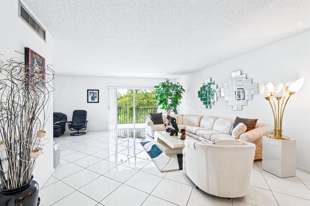 20261022 - 6260 South Falls Circle Drive