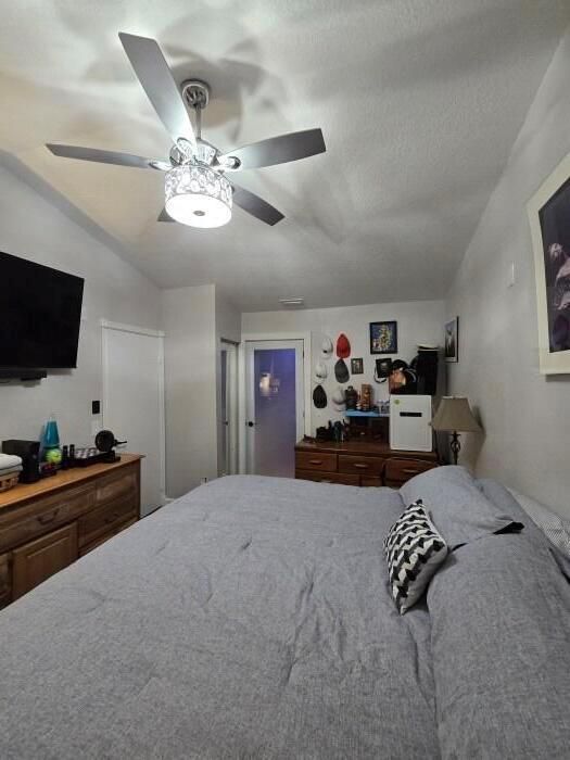 Master Bedroom (3)