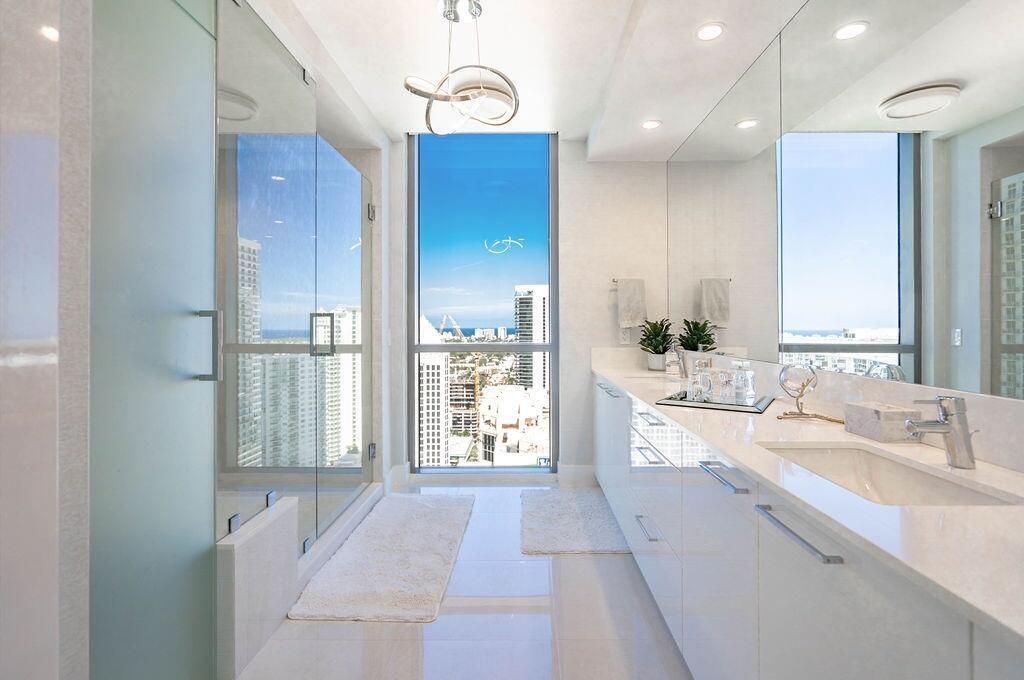 18 Primary Bath Vanity, Natural Light -