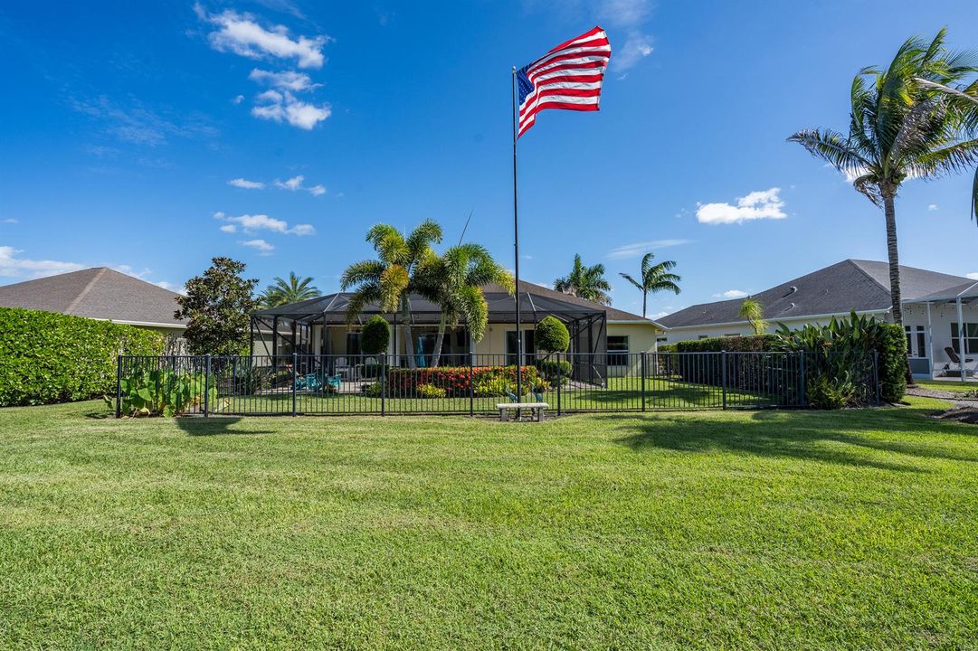 460 SW Vista Lake Drive-11