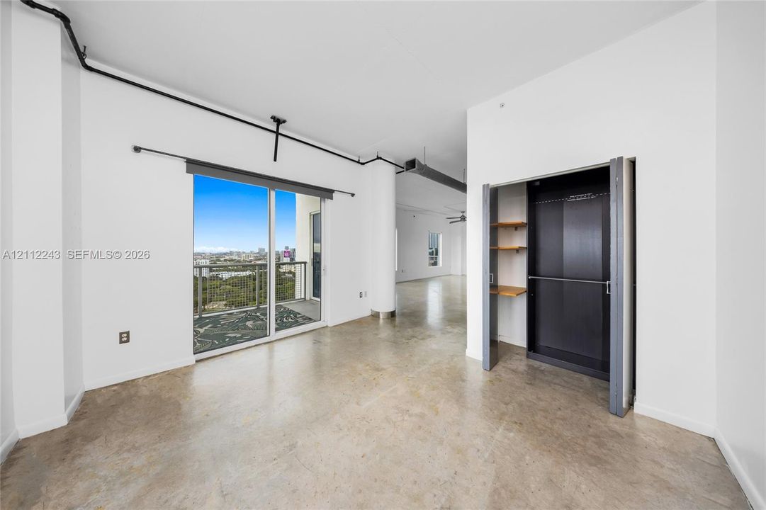 На продажу: $395,000 (2 спален, 1 ванн, 925 Квадратных фут)