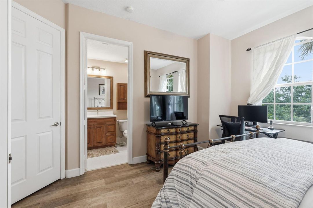 10-web-or-mls-11796_Valencia_Gardens_Ave
