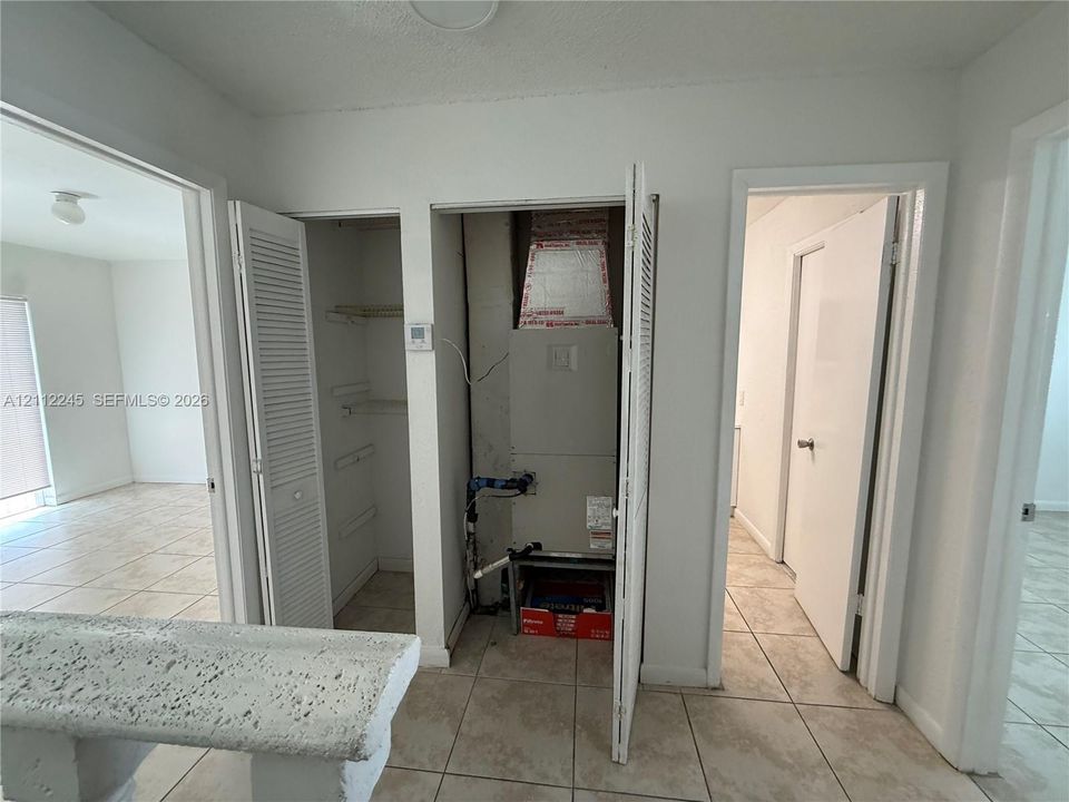 For Rent: $2,400 (2 beds, 1 baths, 970 Square Feet)